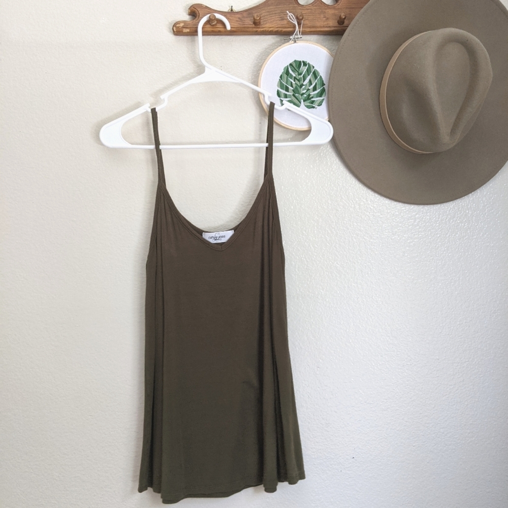 CJLA CJs Favorite Olive V-neck Tank S
